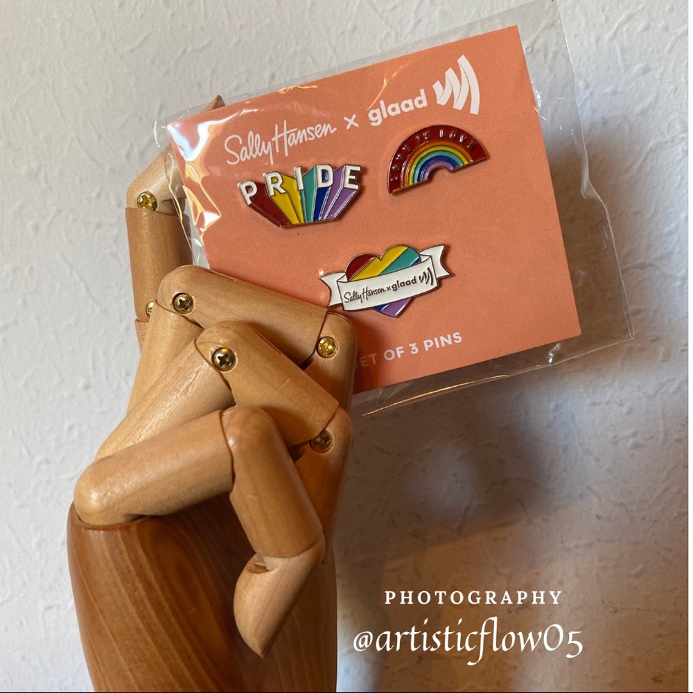 NEW! Sally Hansen x Glaad Pride 2020 Limited Pins - Picture 3 of 6